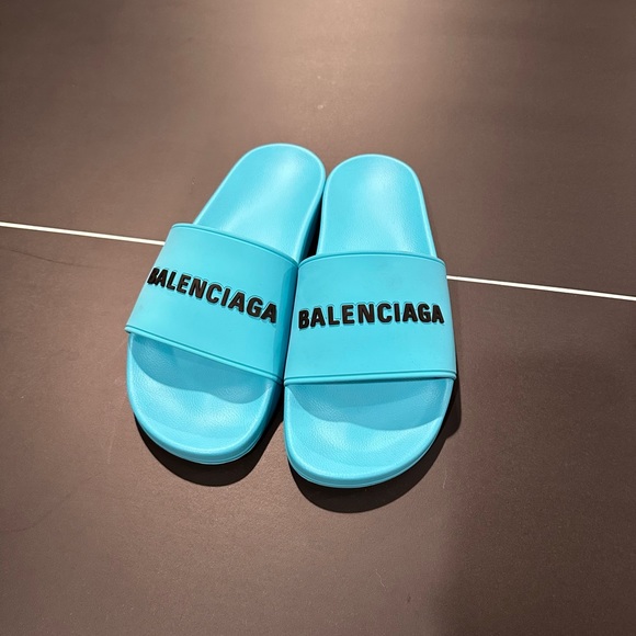 Balenciaga Slides - Picture 2 of 6